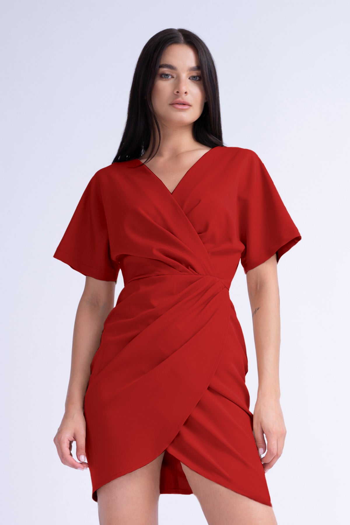 Rochie mini rosie cu pliuri si decolteu in V