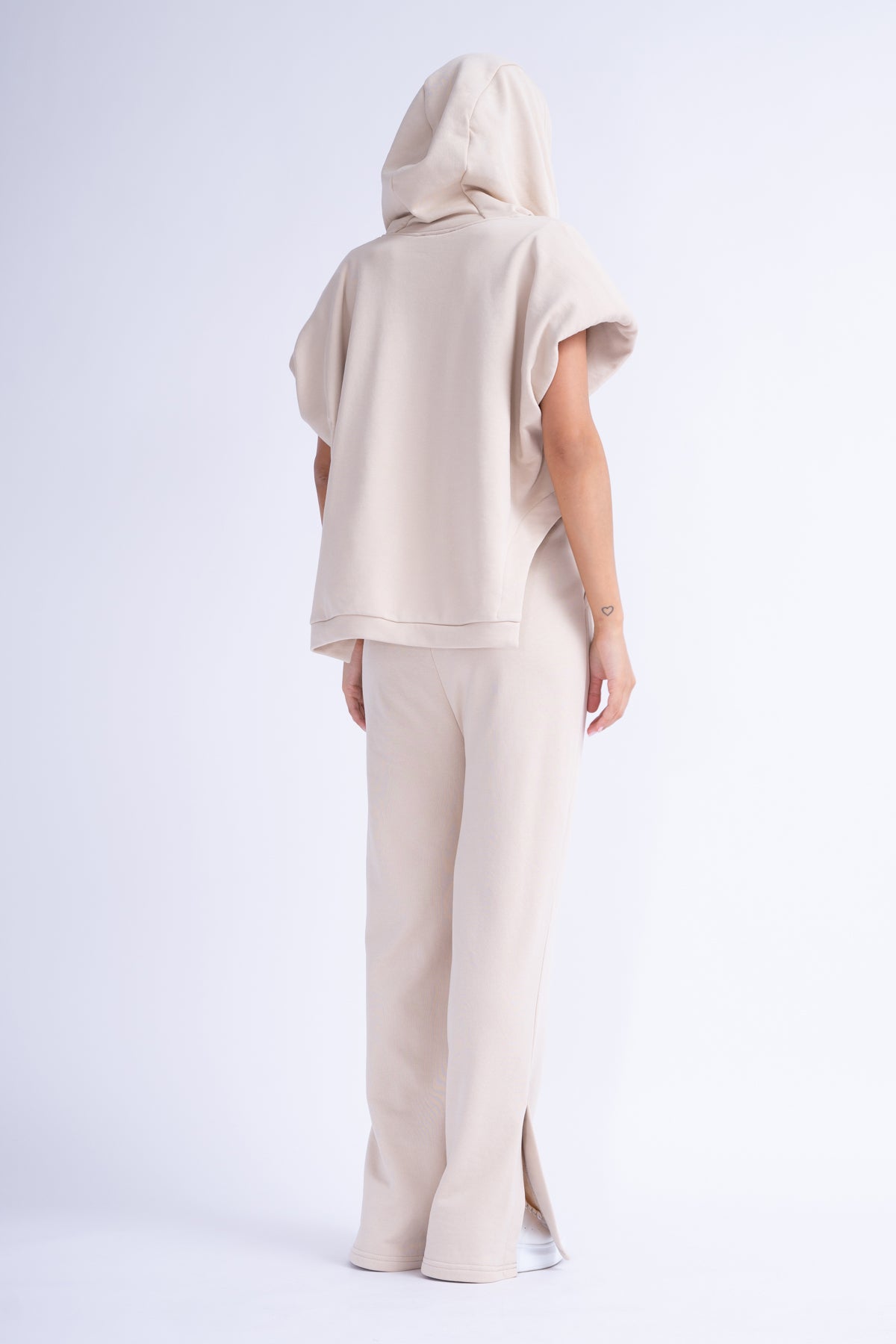 Set Bej cu Hanorac Tip Vesta si Pantaloni Wide Leg cu Slituri Laterale