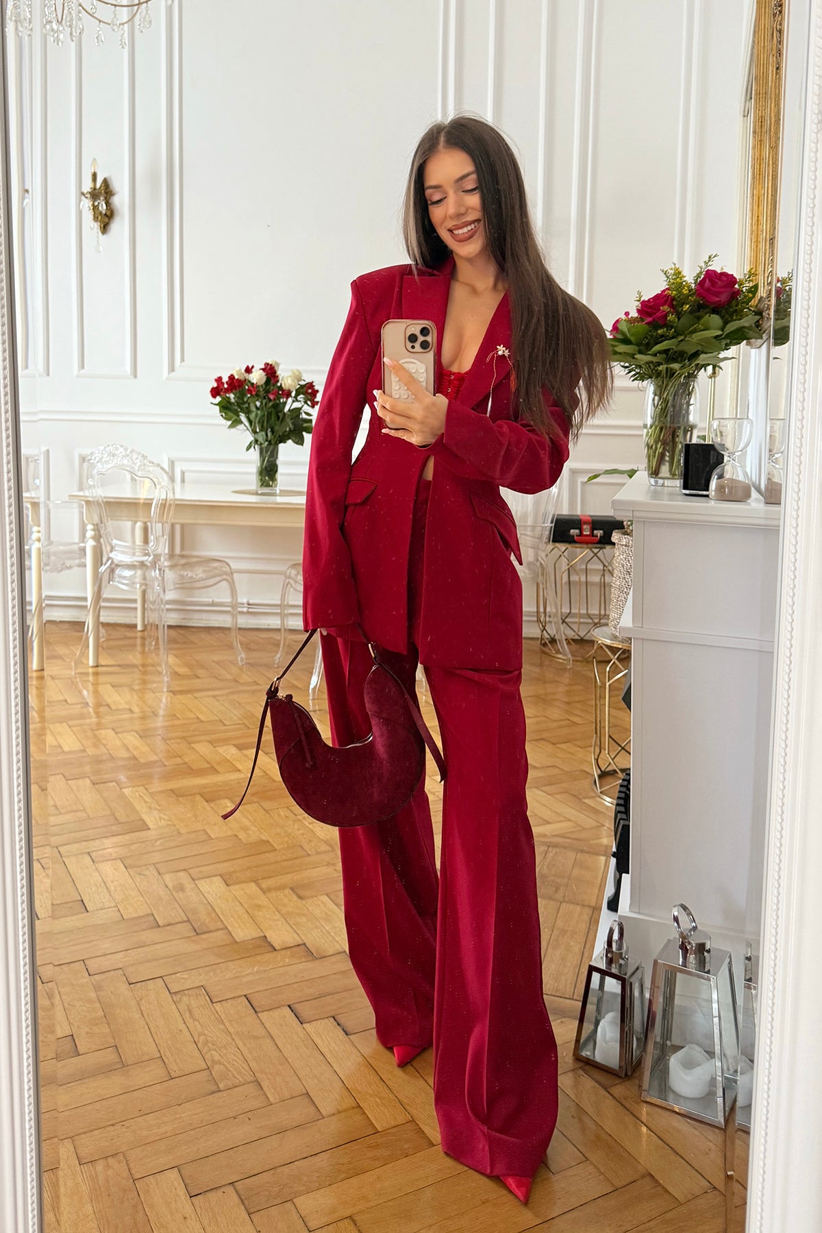 Costum fucsia cu sacou balloon cambrat și pantaloni wide leg