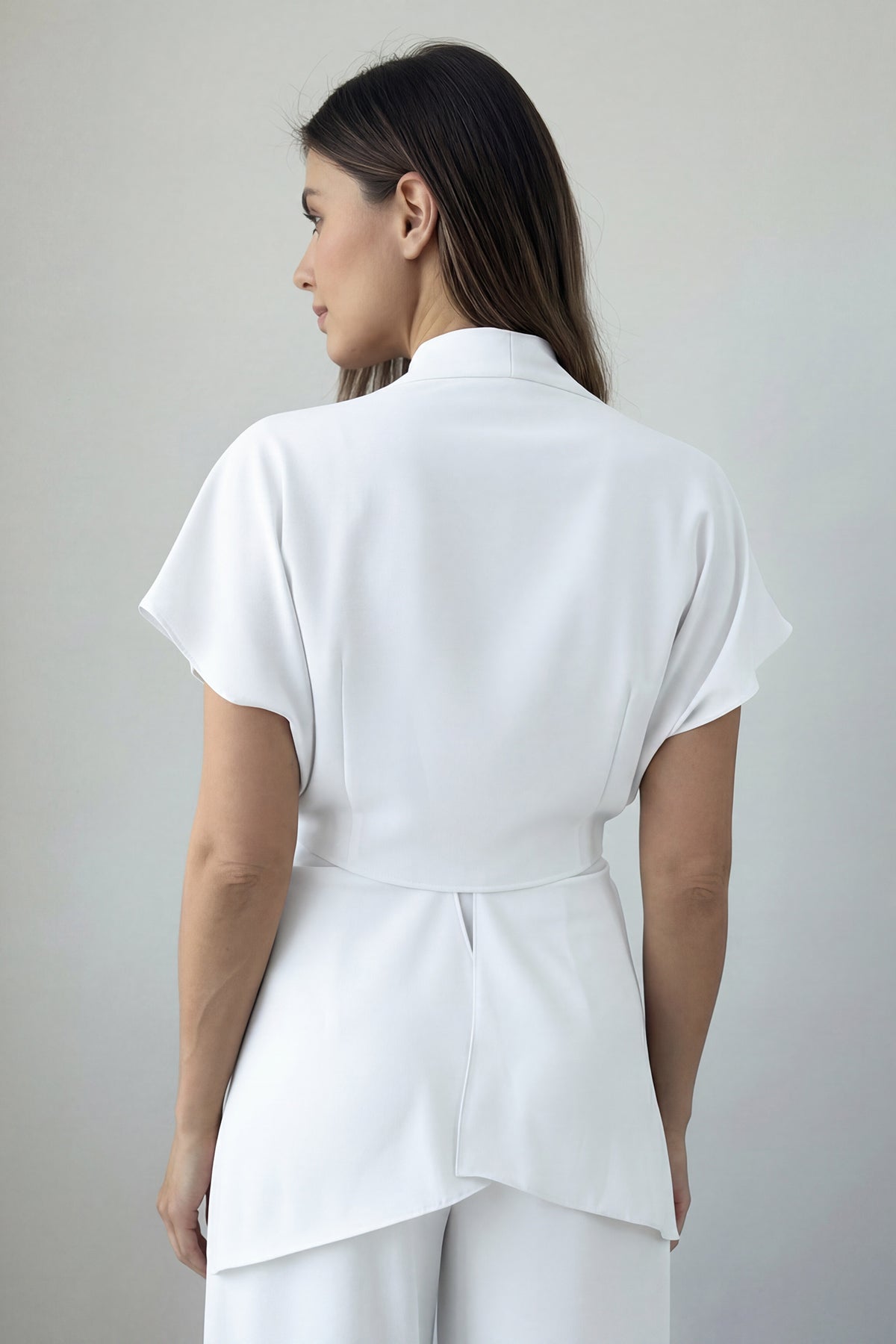 Set fluid alb cu top petrecut și pantaloni wide leg