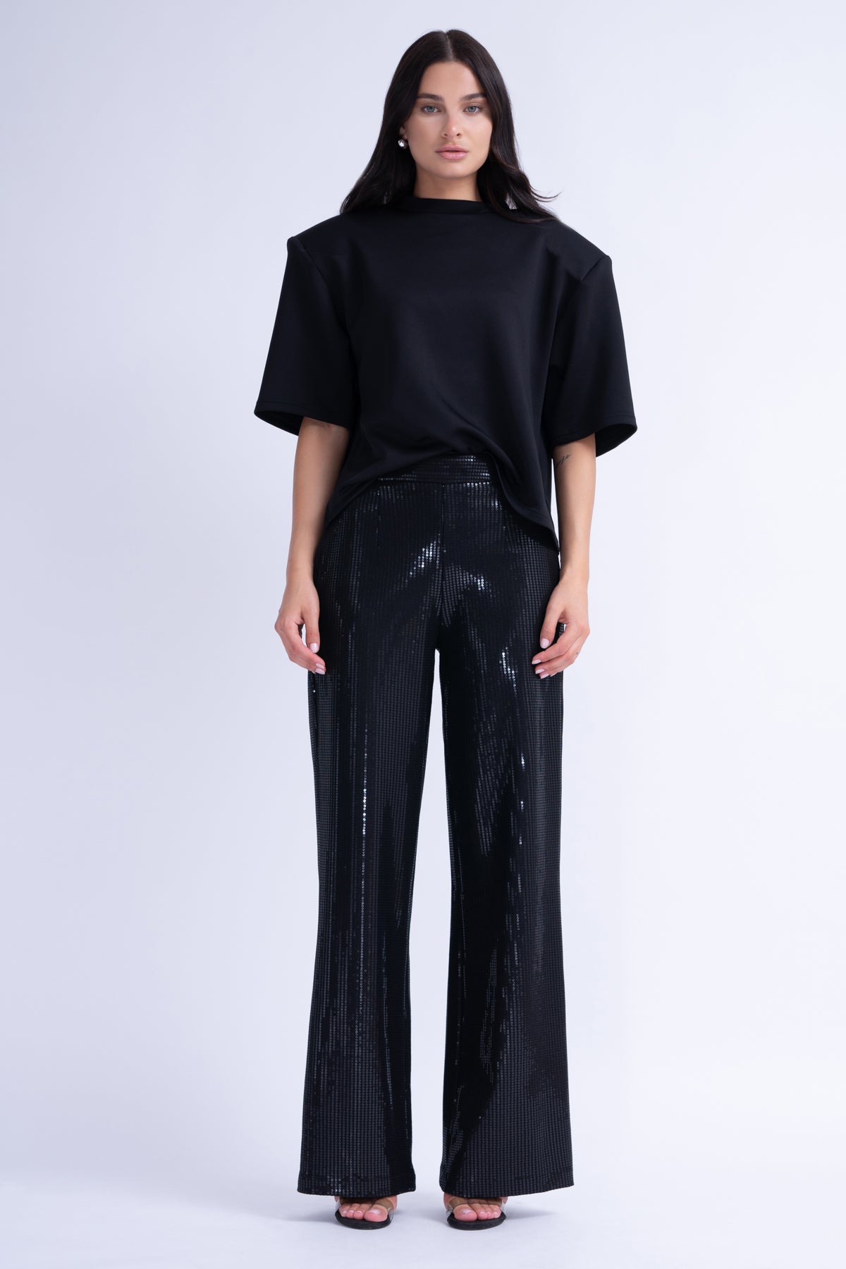 Tricou Negru cu Umeri Supradimensionati