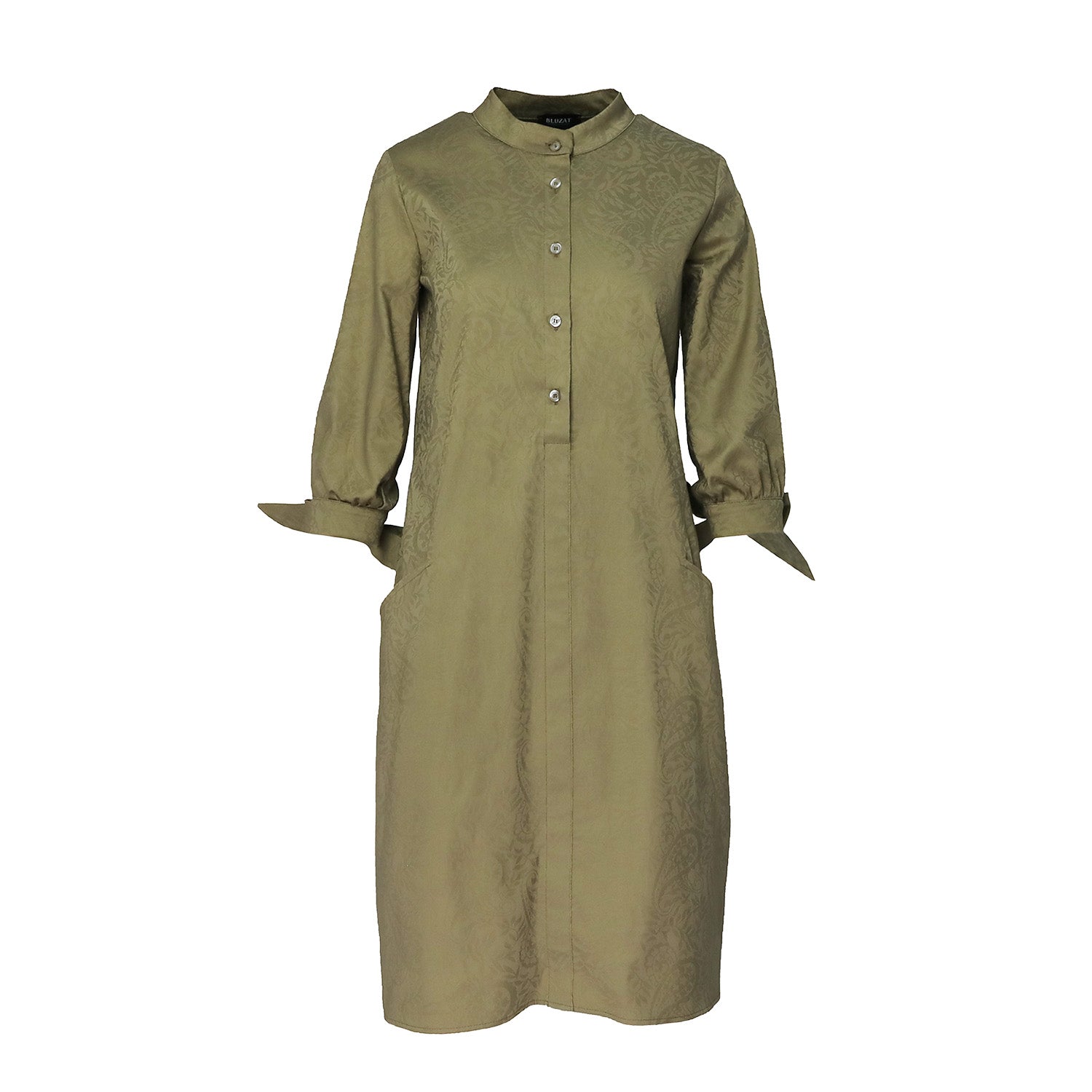 Rochie cu croi lejer si dreapta cu funde la nivelul mansetelor