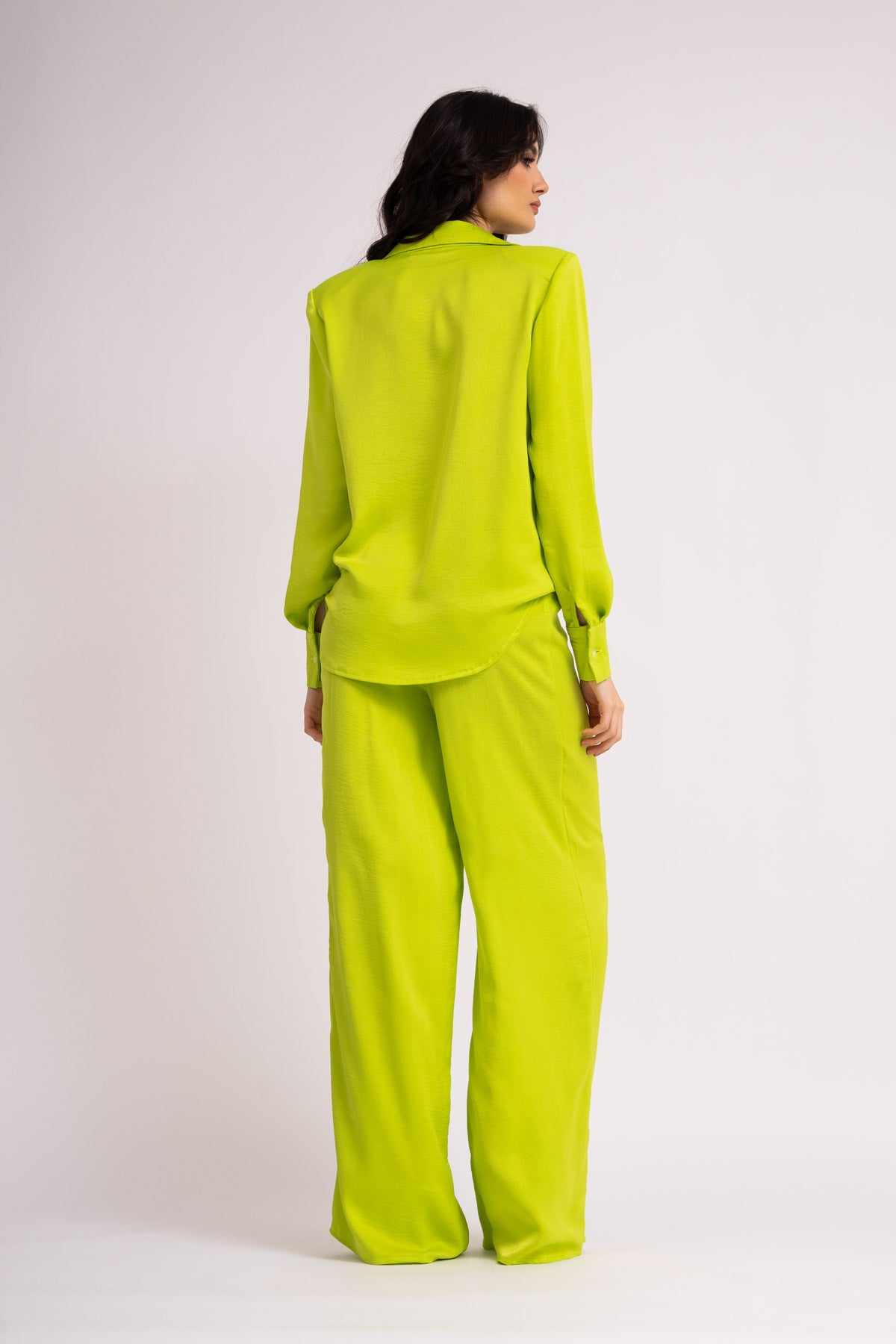 Set lime format din camasa cu umeri supradimensionati si pantaloni
