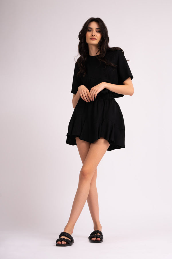 Black set with t-shirt and skirt with ruffles