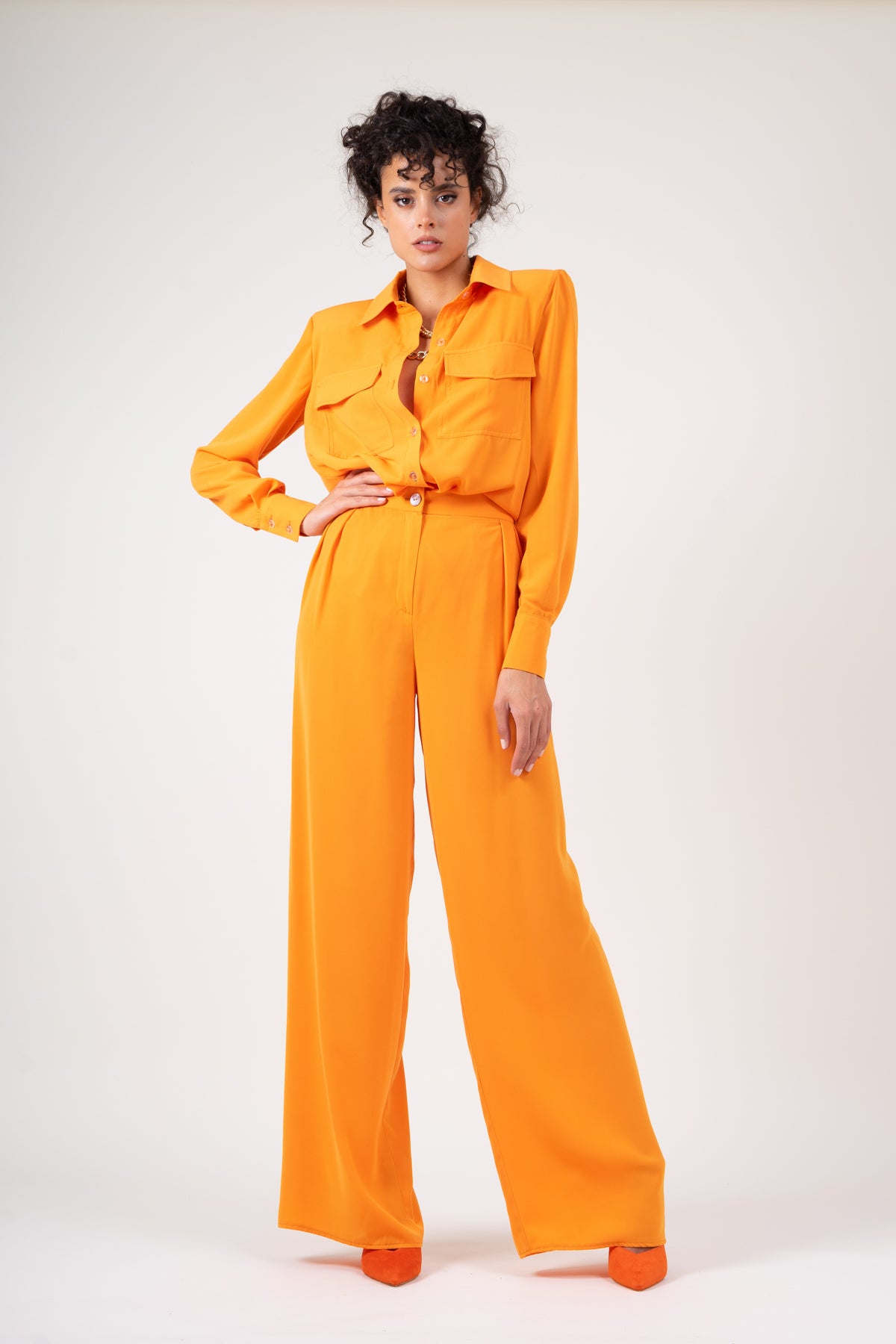 Camasa cu umeri supradimensionati porocalie