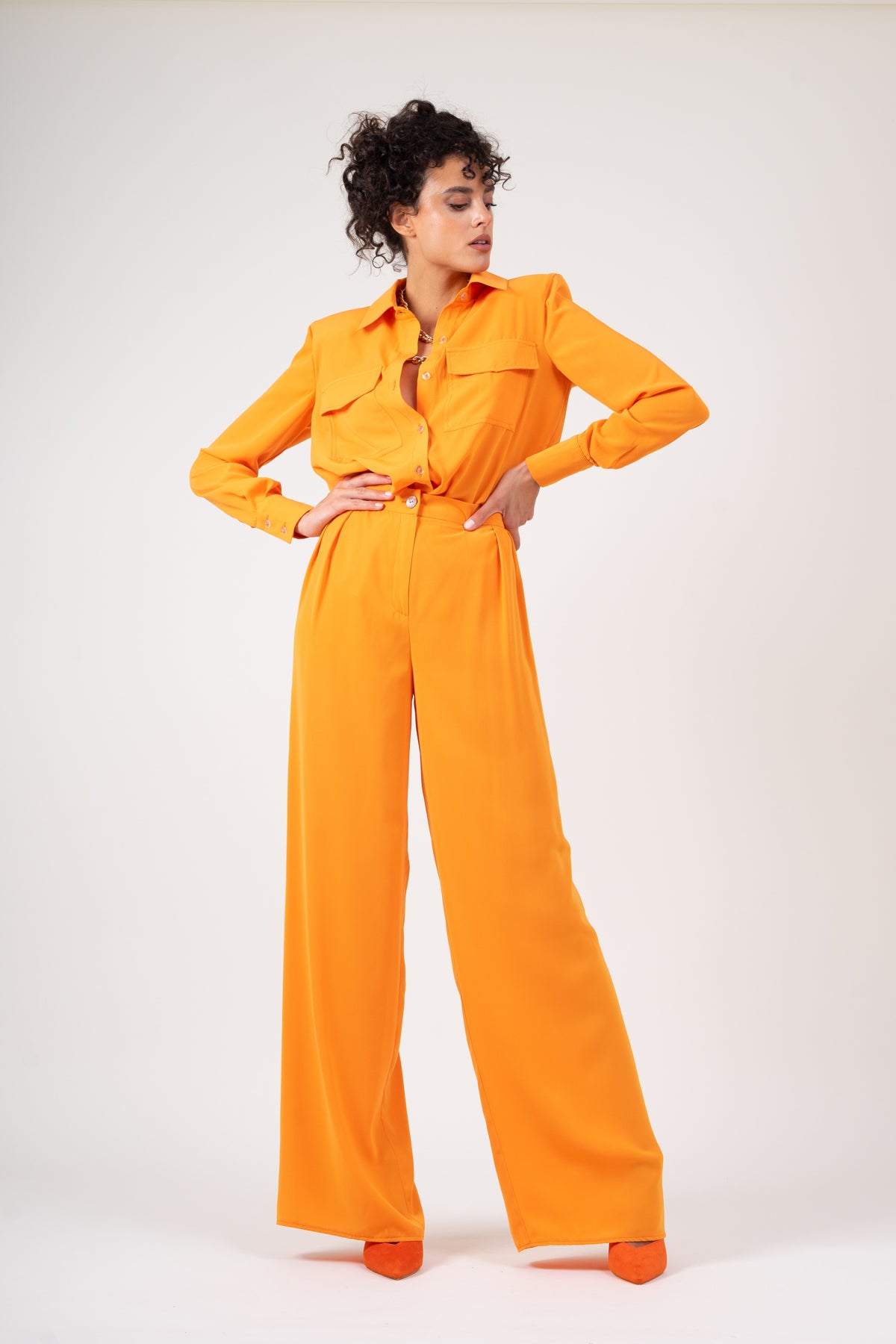 Camasa cu umeri supradimensionati porocalie