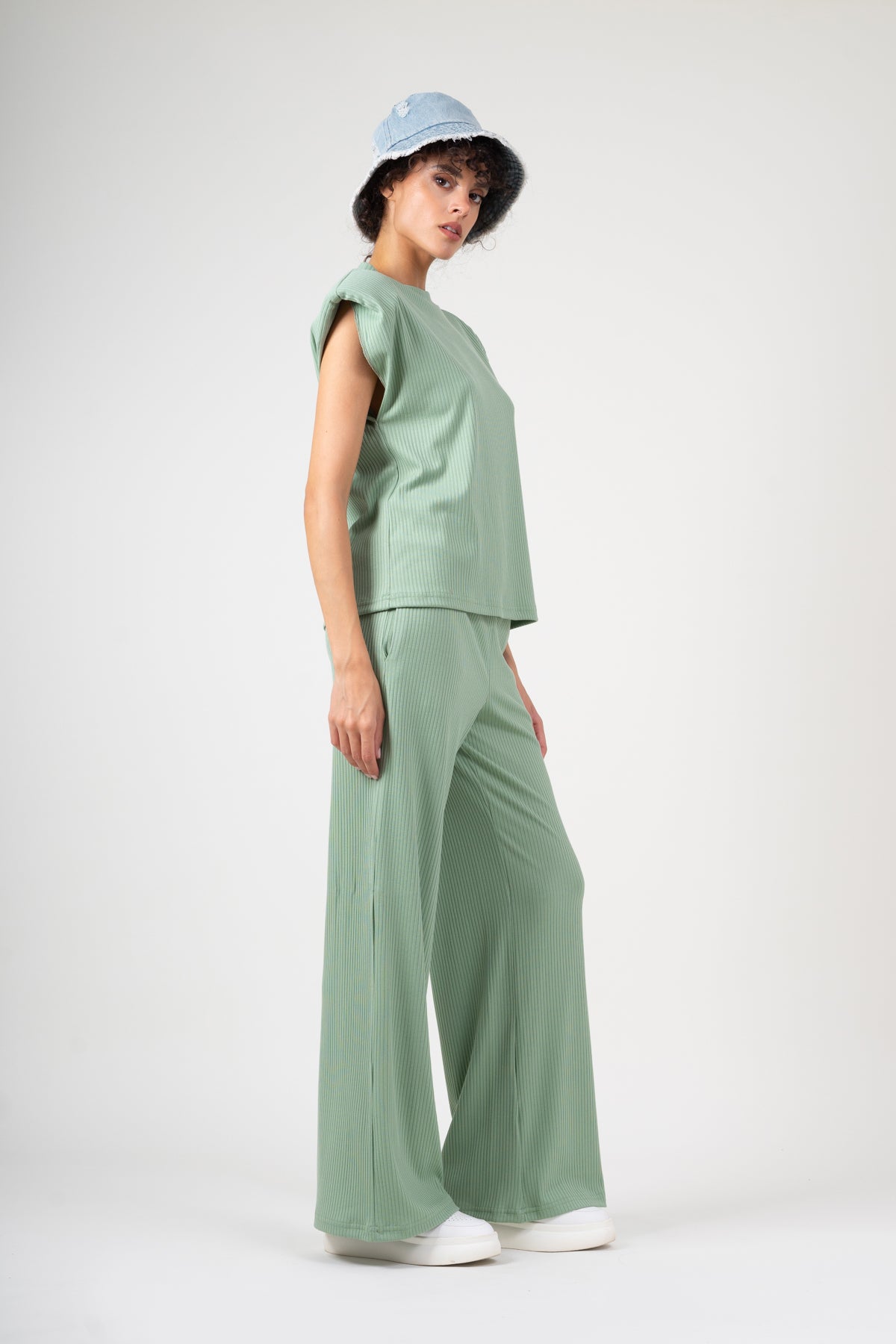 Set cu tricou si pantalon wide leg mint