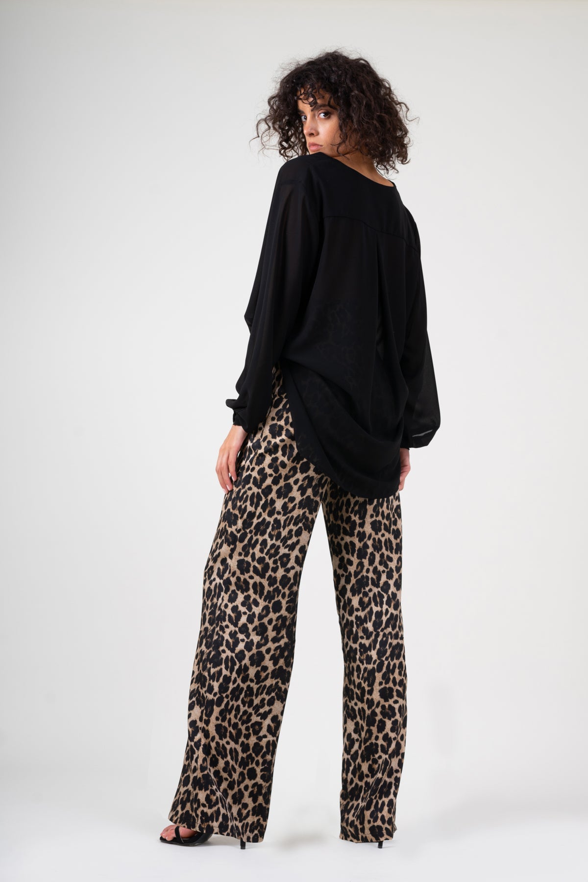 Pantalon wide leg din print leopardat