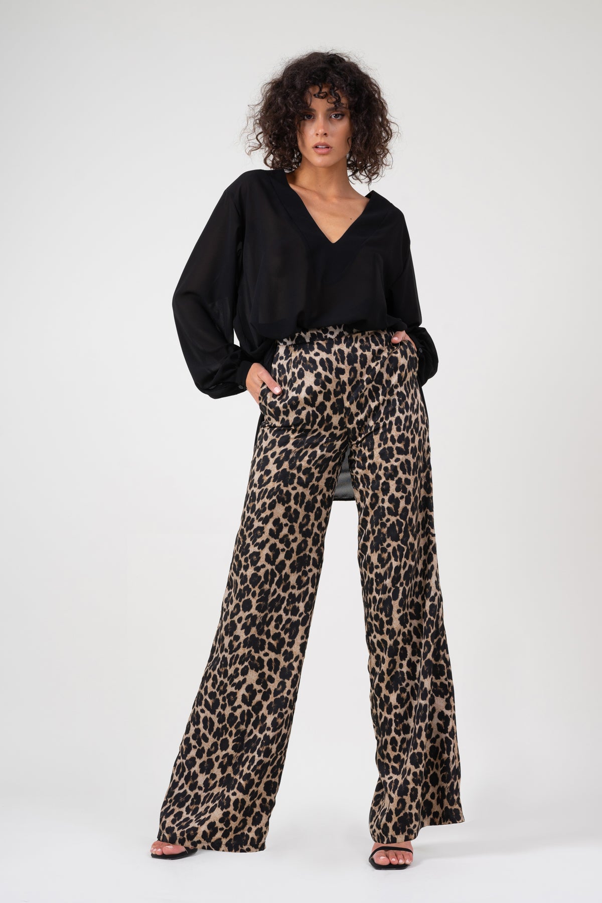 Pantalon wide leg din print leopardat