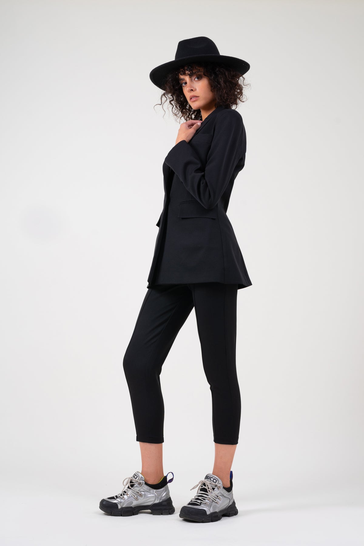 Pantalon negru slim fit cu riz