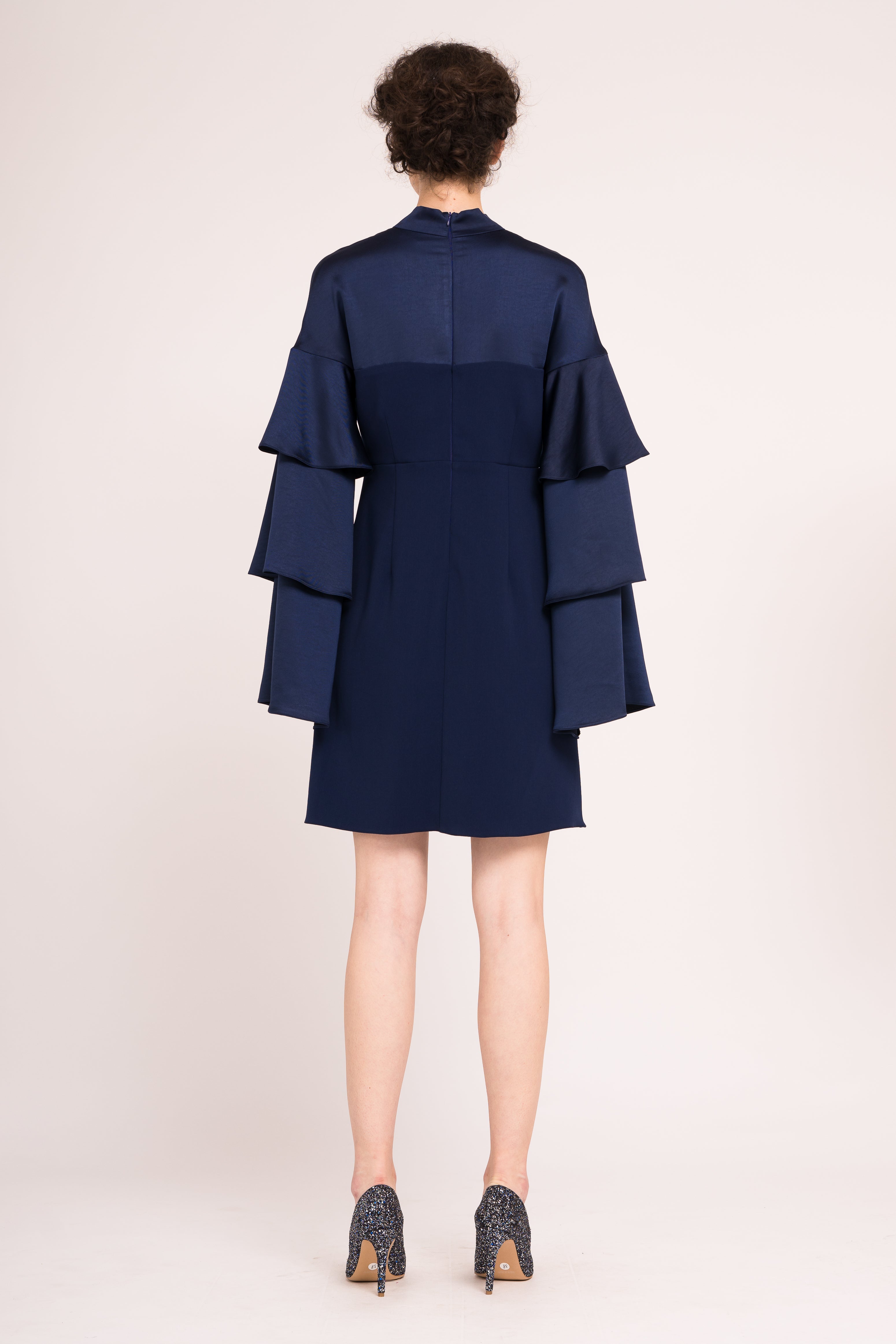 Rochie mini cu maneci cu volane