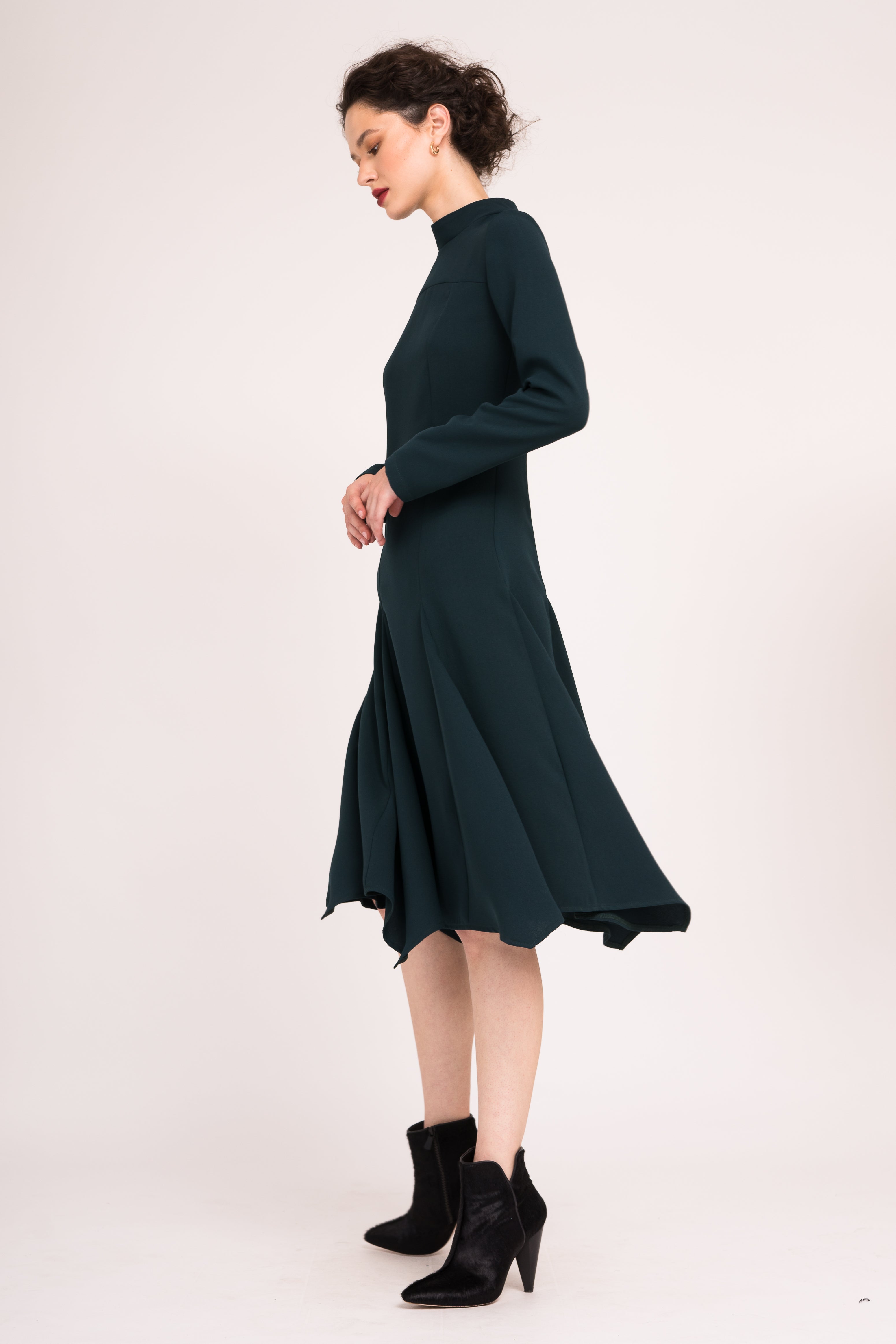 Rochie evazata verde cu maneci lungi si clini