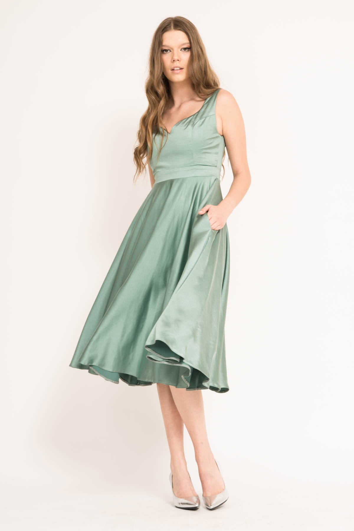 Rochie midi cu decolteu inima