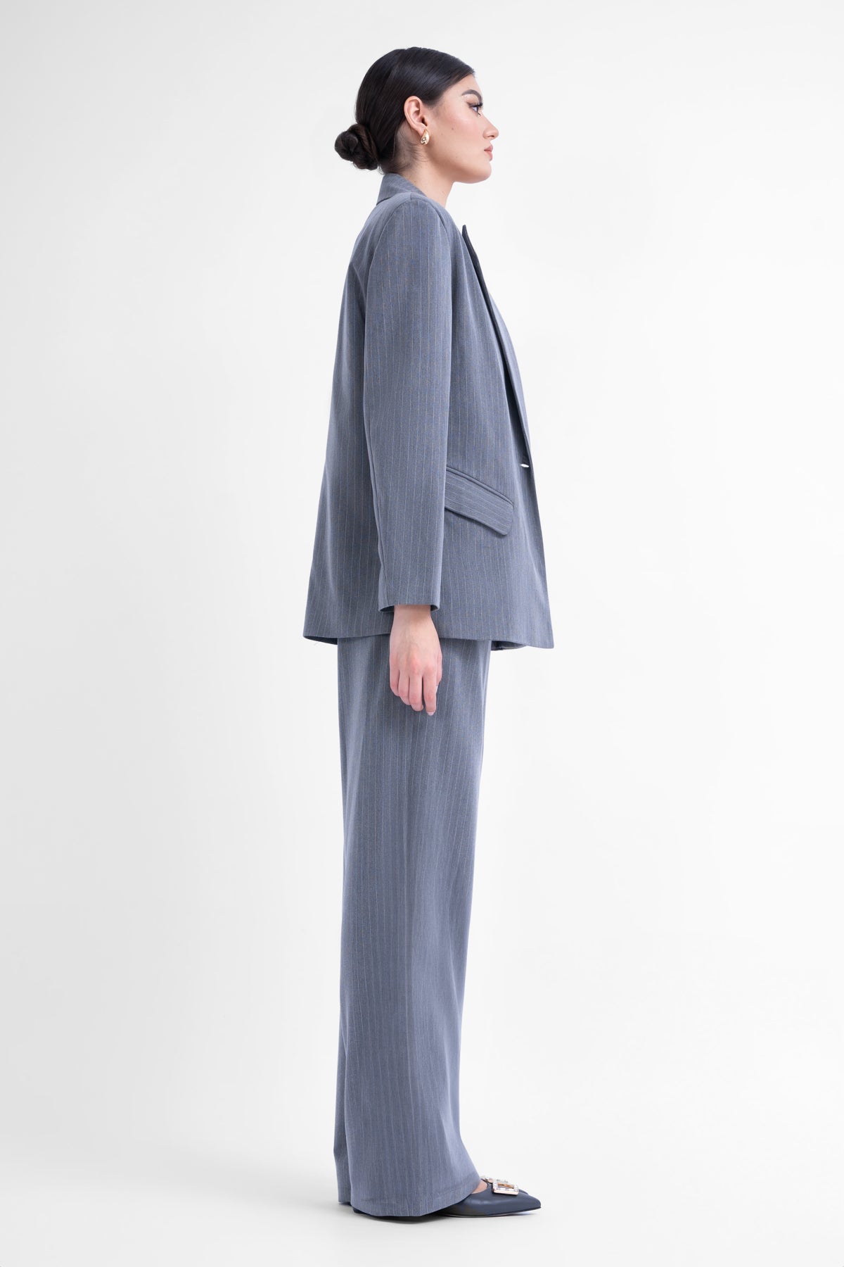 Costum din trei piese din dungi gri