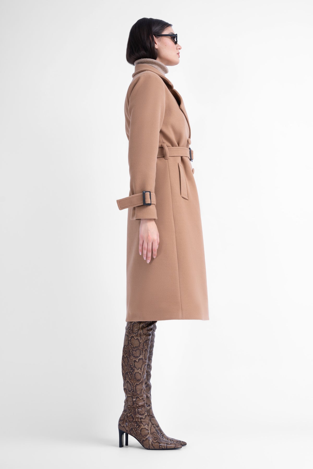 Palton camel cambrat cu doua randuri de nasturi