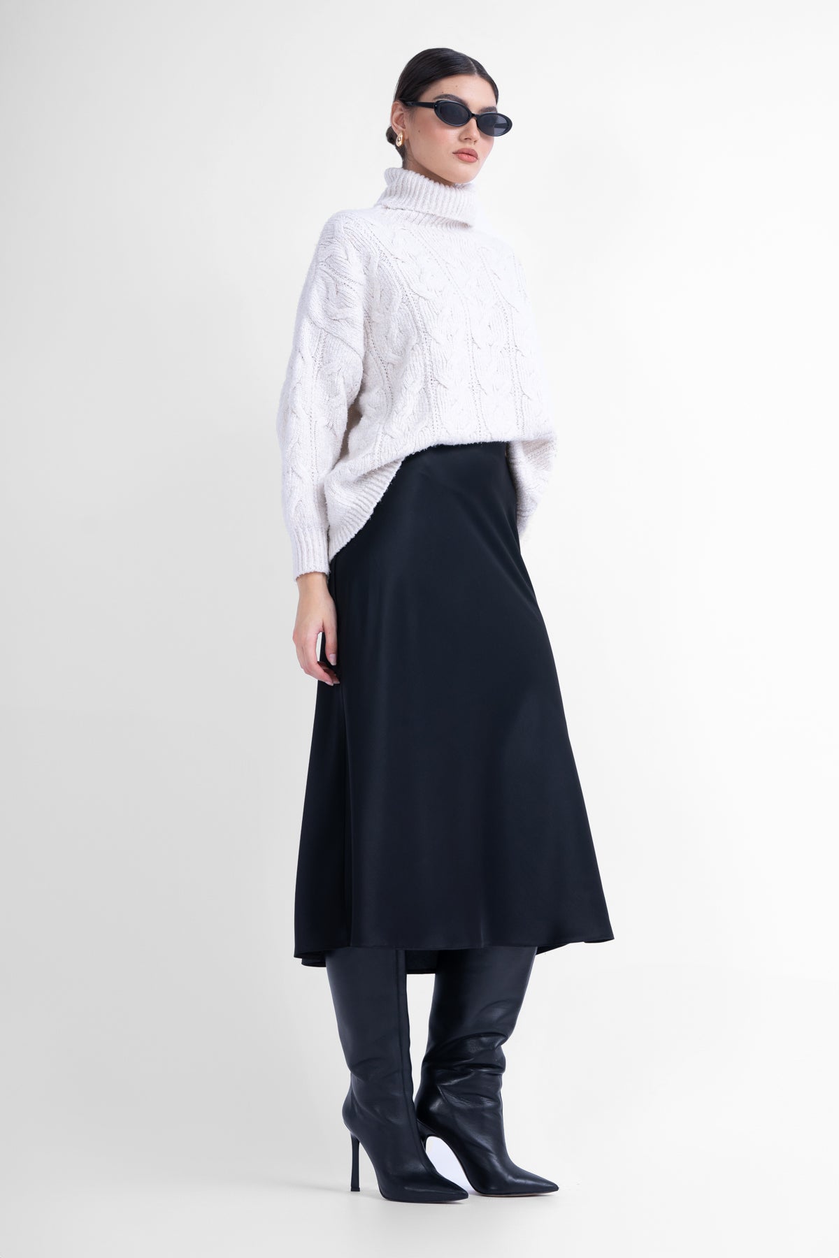 Fusta midi neagra din satin