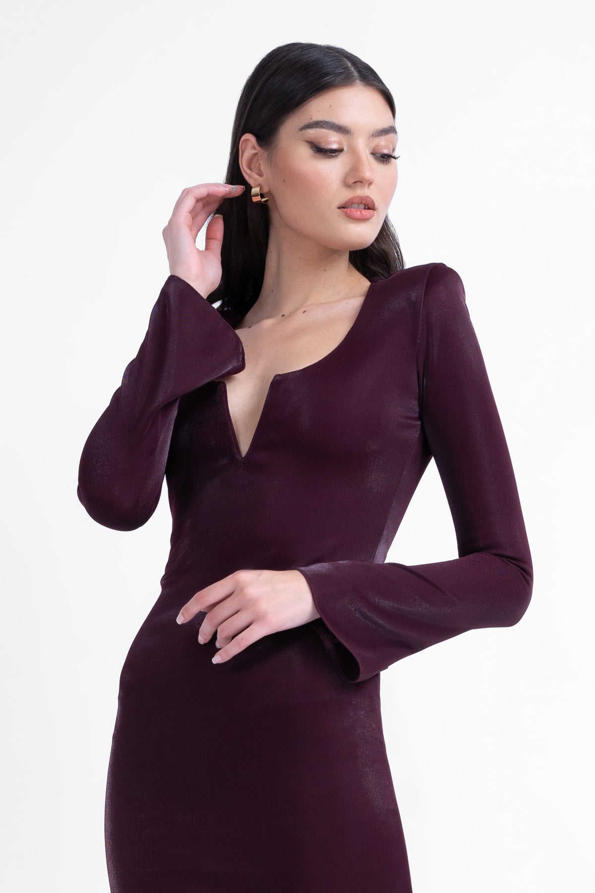 Burgundy bodycon mini dress with v neck detail and structured shoulder Bluzat