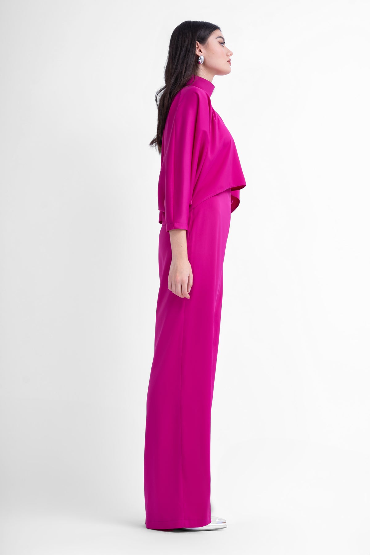 Pantaloni fuchsia asimetrici cu nasture