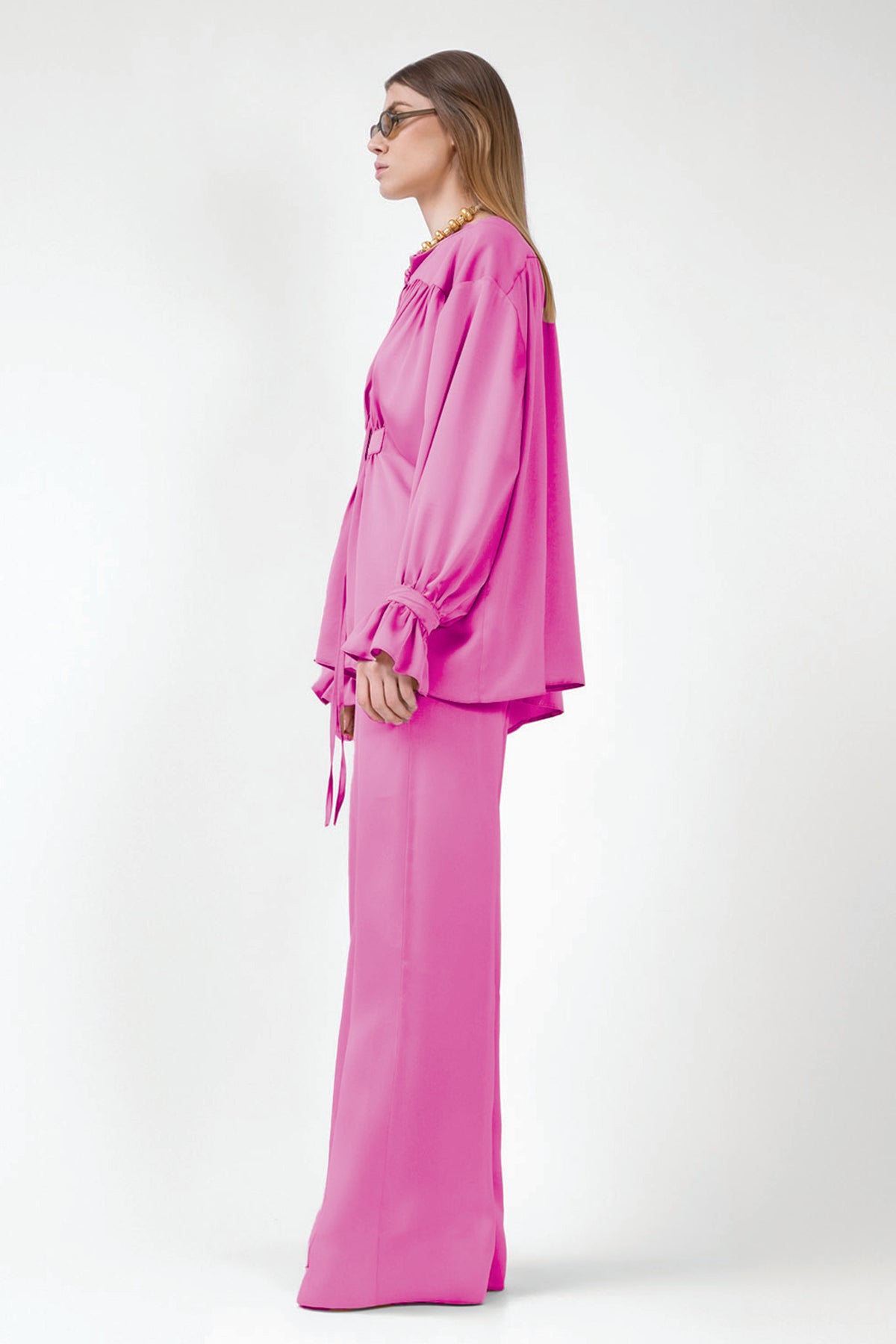 Set roz cu bluza cu detalii si pantaloni lungi 