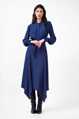 Robe midi bleue à plis et manches midi