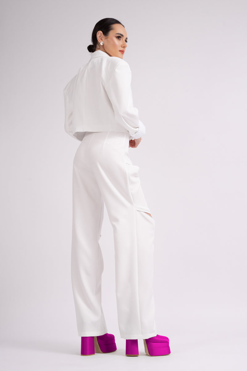 White trousers with zippers