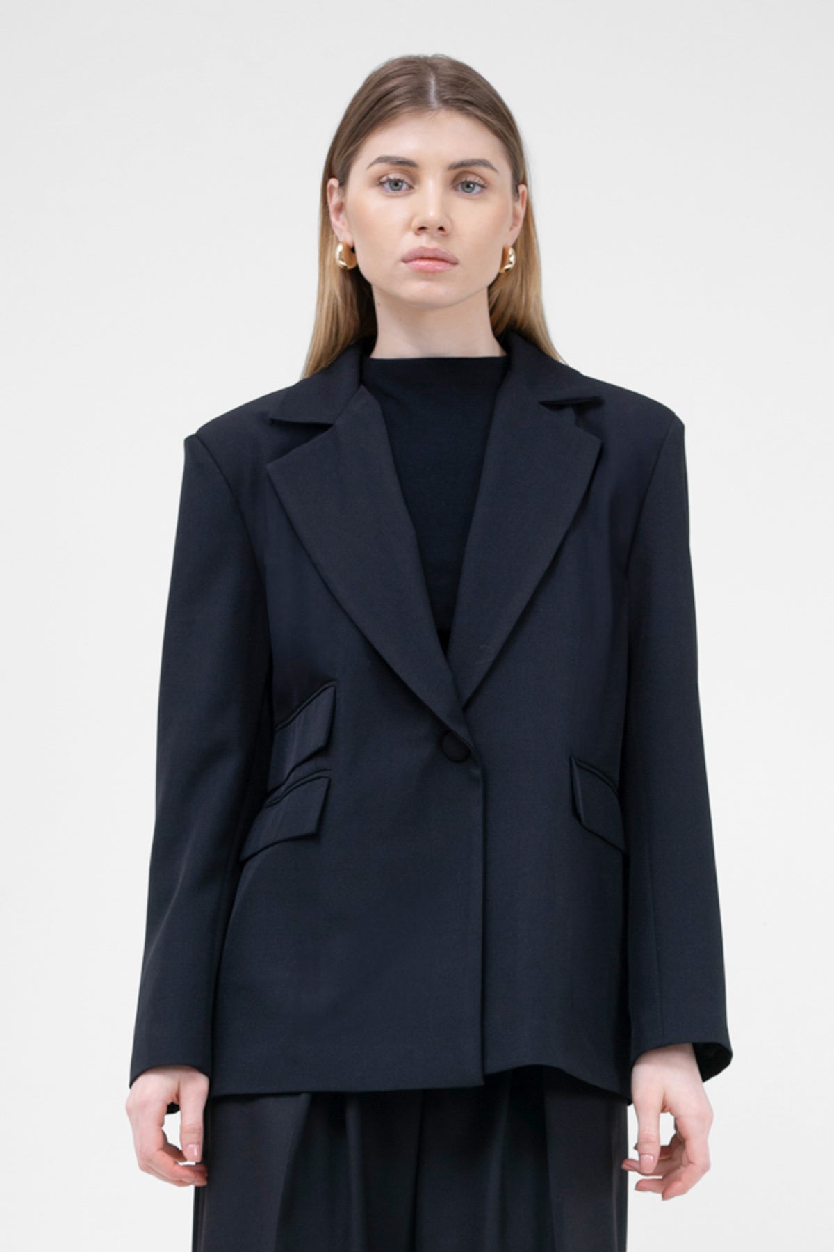 Sacou regular negru cu buzunar dublu