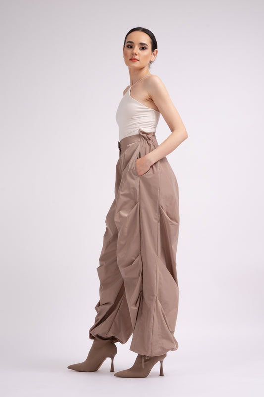 Nylon beige parachutebroek