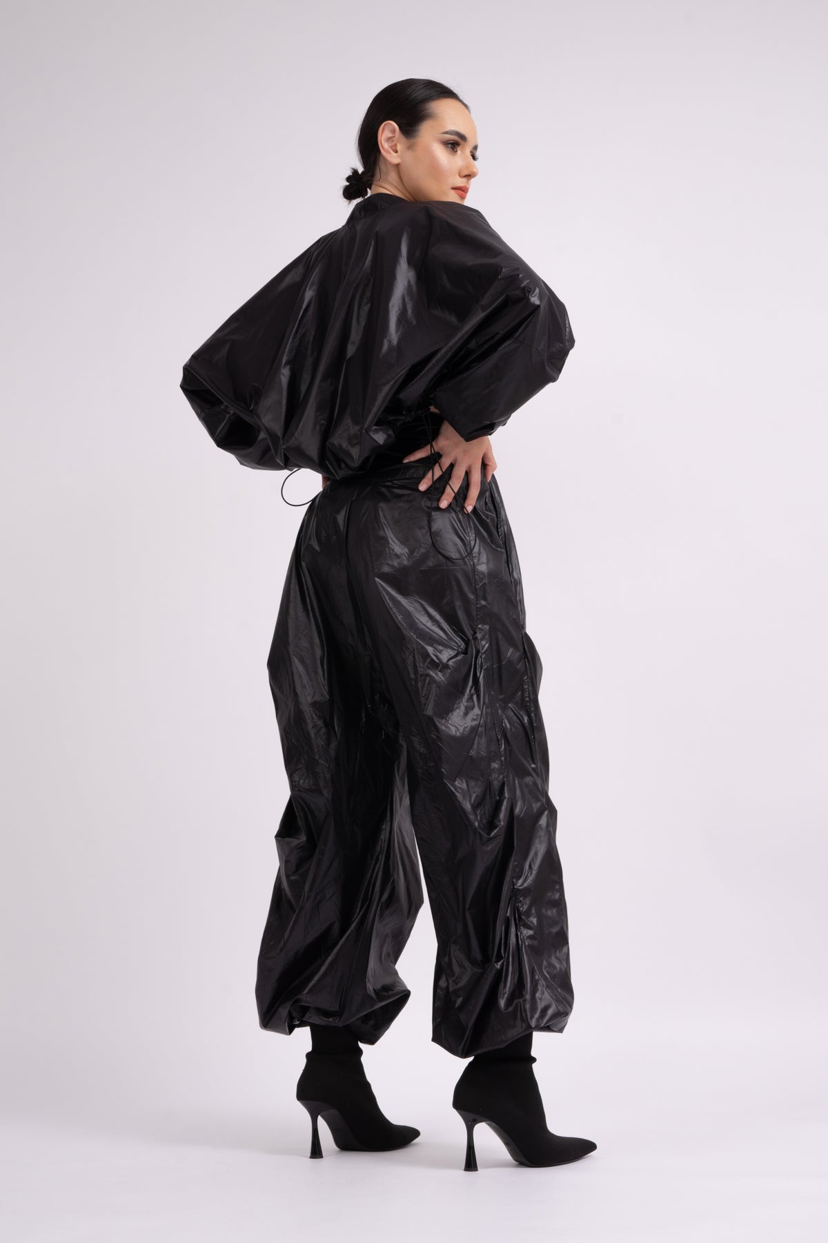 Pantaloni parachute din fas negru