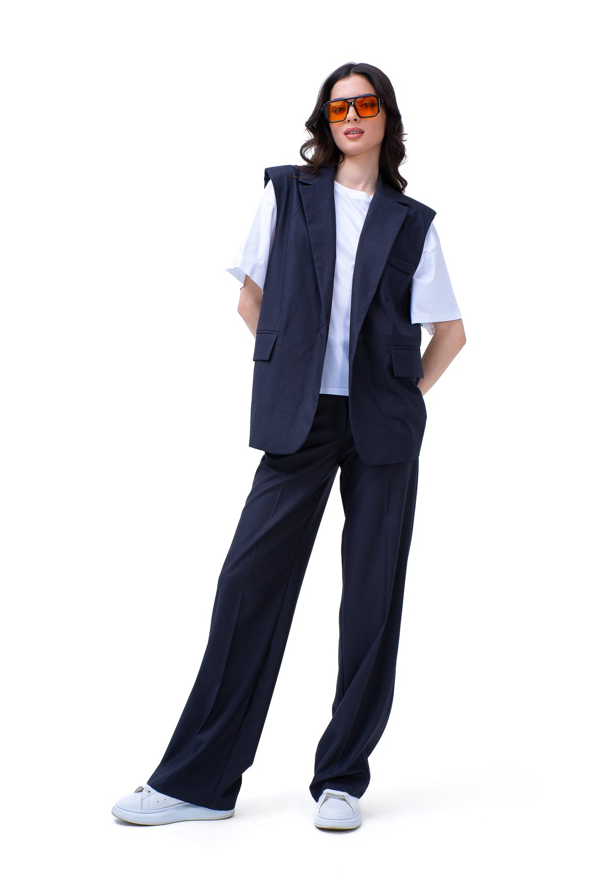 Dark Grey Suit With Vest And Straight Trousers