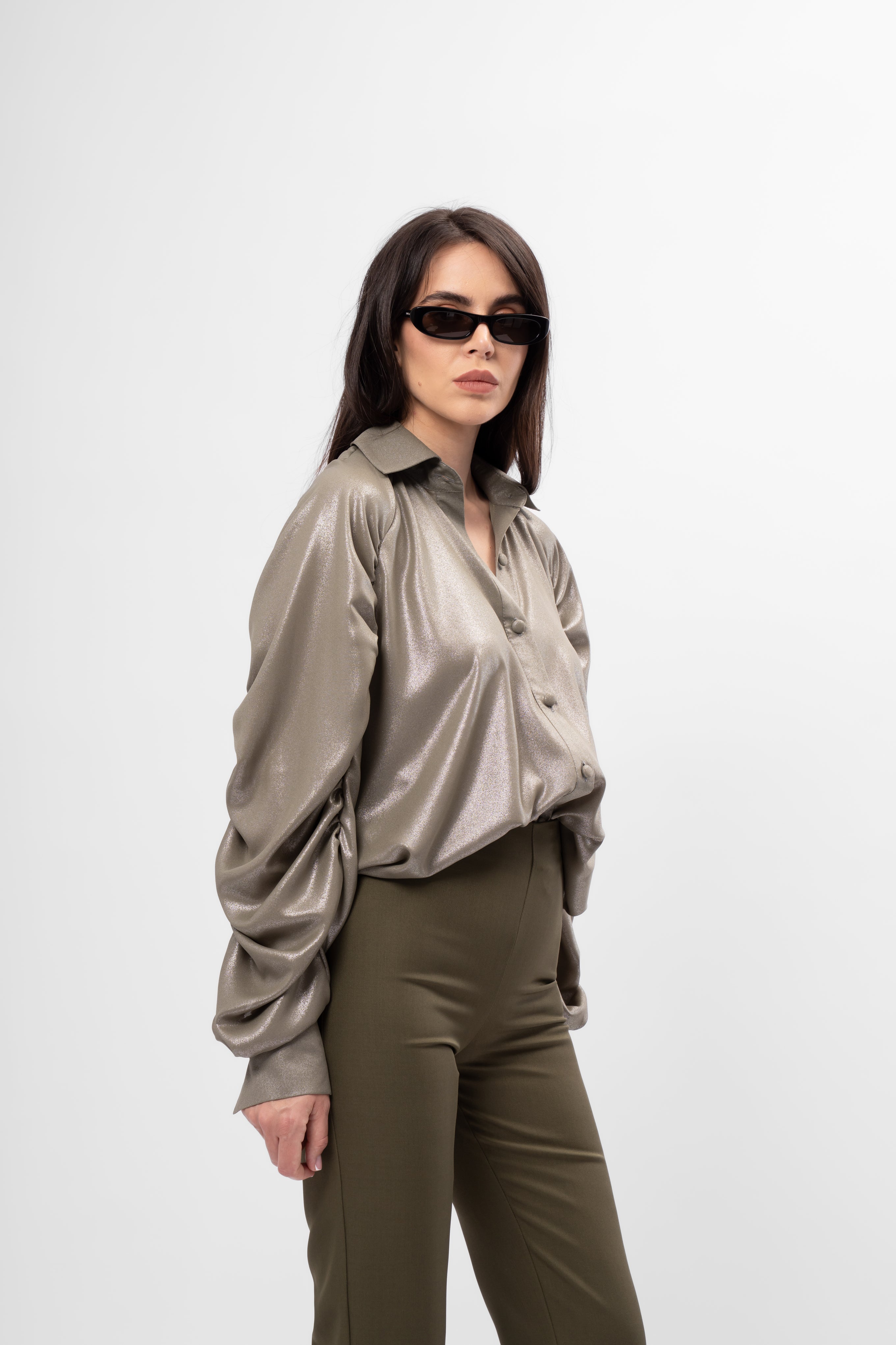 Cămașă Khaki Oversized din Material Metalizat cu Mâneci Bufante