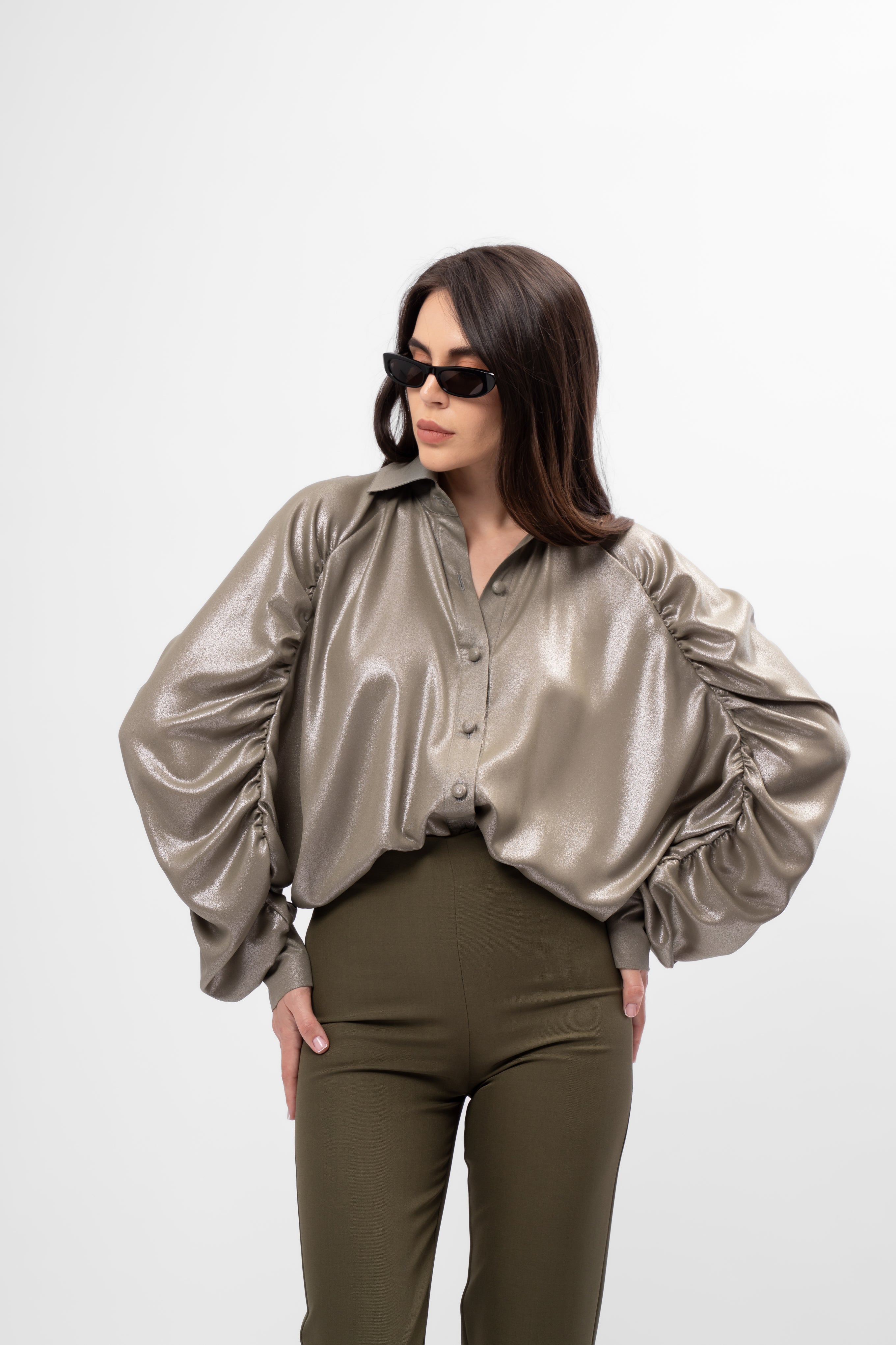 Cămașă Khaki Oversized din Material Metalizat cu Mâneci Bufante