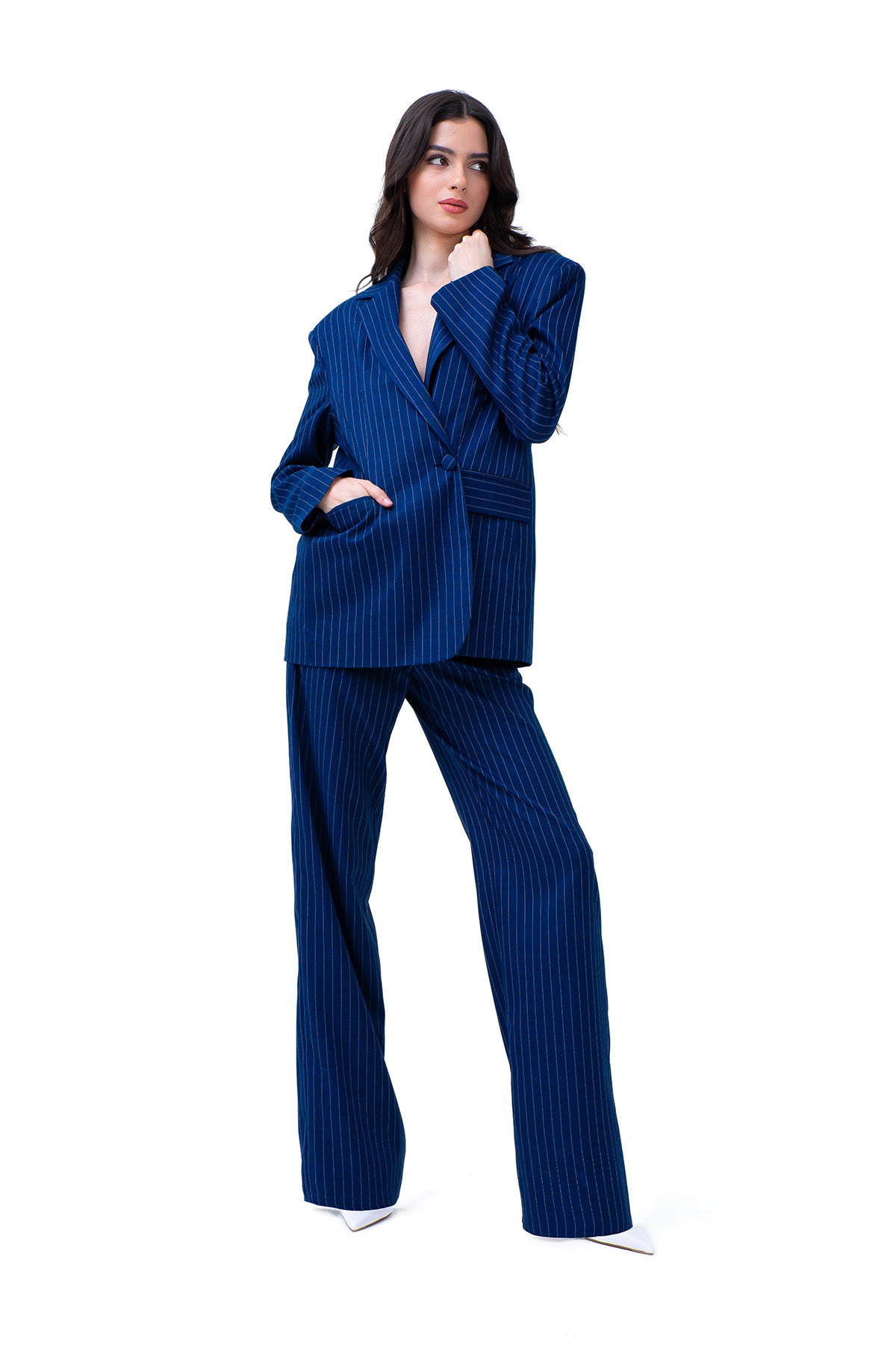 Costum albastru cu sacou oversized si pantaloni drepți