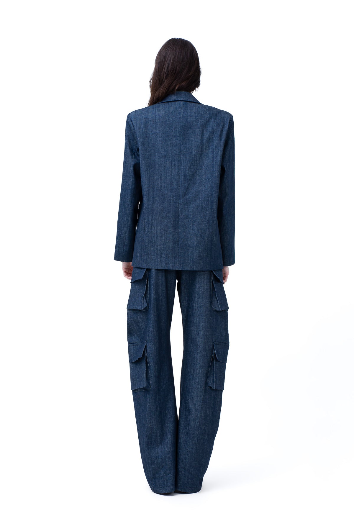 Costum albastru din denim cu sacou oversized si pantaloni cargo