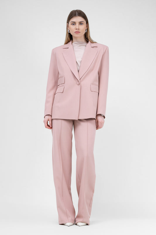 Costume rose pastel avec blazer classique avec double poche et pantalon à rayures