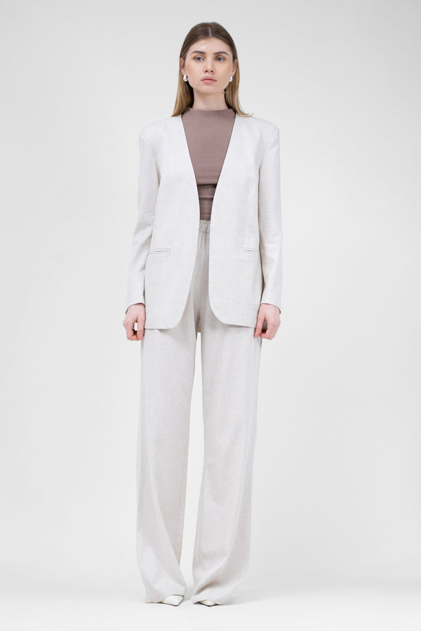 Ivoiry linen suit with blazer and straight trousers