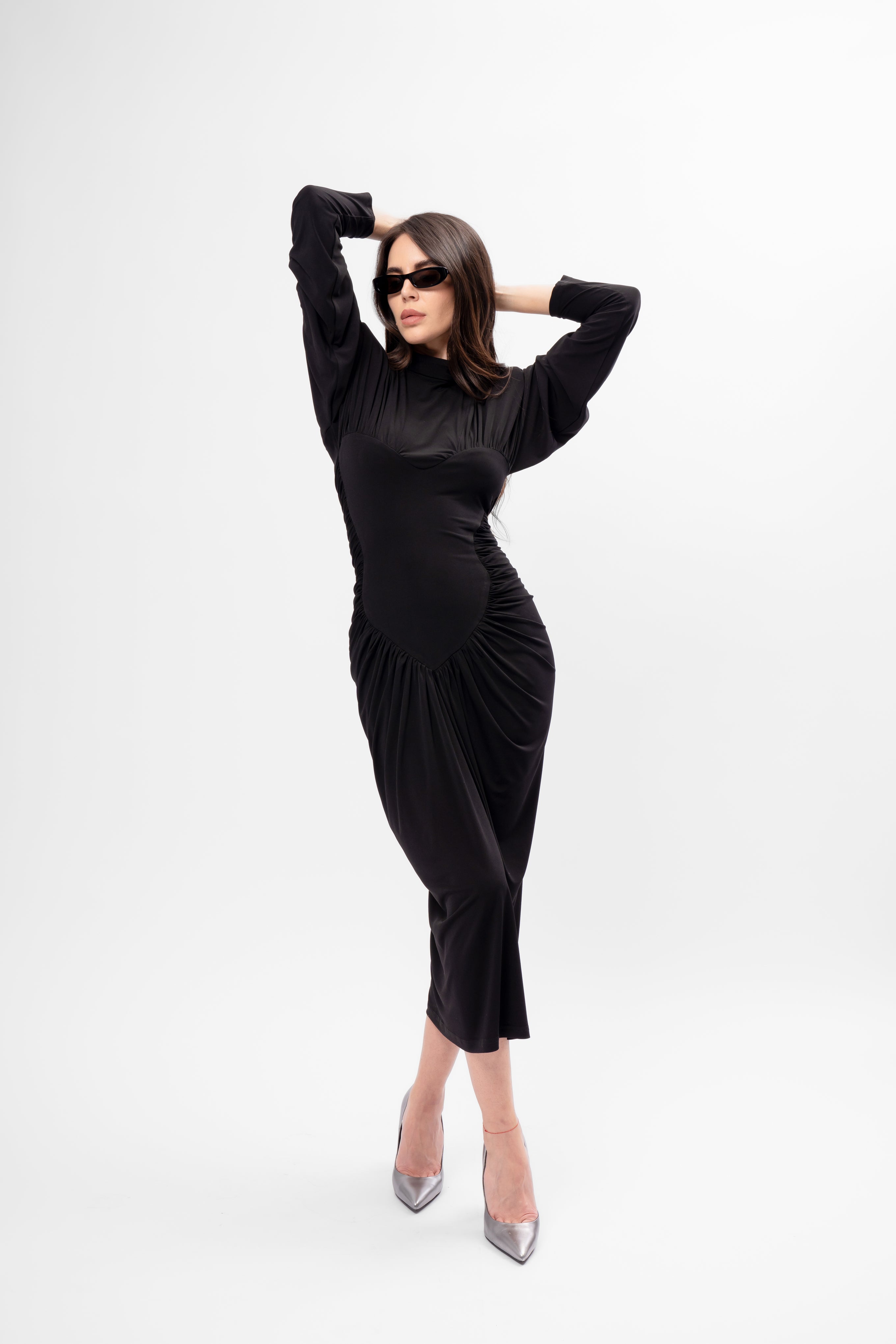 Rochie midi neagra cu detaliu în formă de inimă