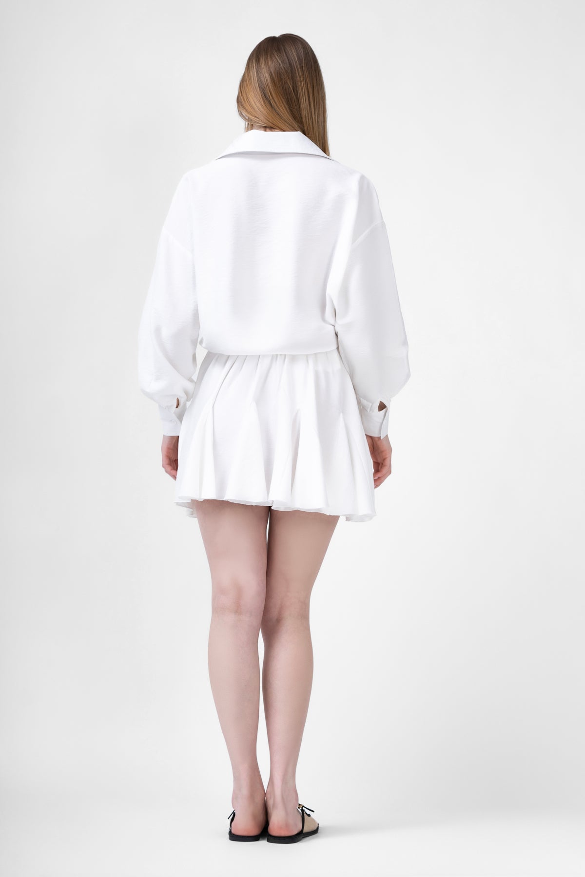 Set alb cu camasa si fusta cu clini