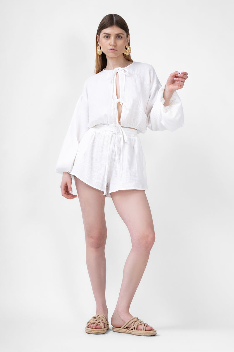 White Matching Set With Blouse With Bows And Shorts