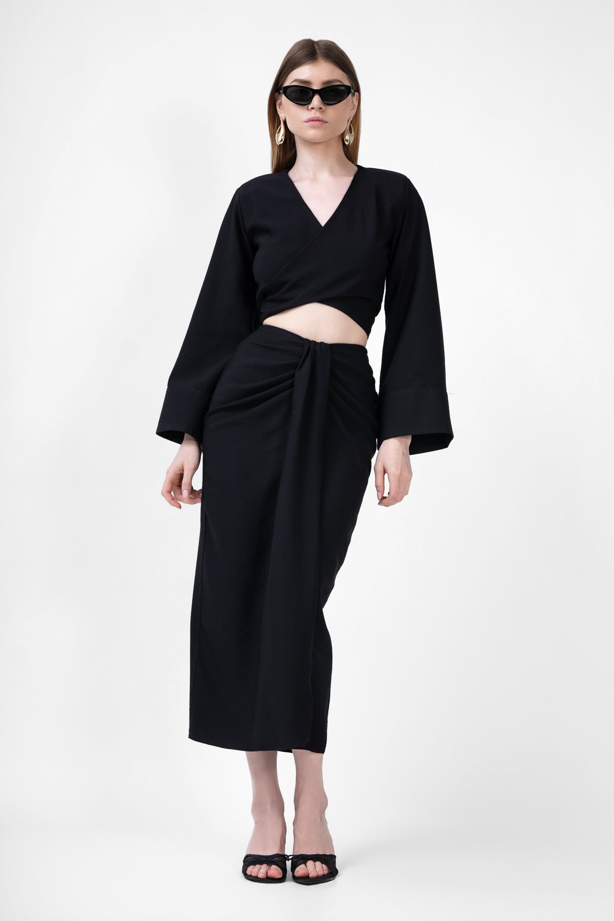 Set negru cu top si fusta midi