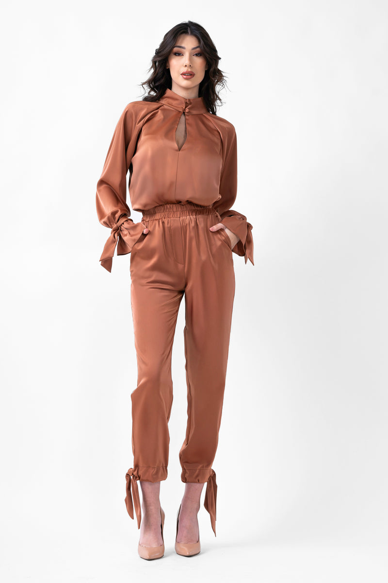 Set camel cu bluza si pantaloni cu funde 