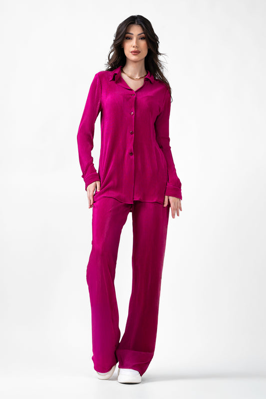 Set fuchsia cu bluza si pantaloni drepti din material plisat