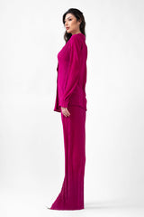 Set fuchsia cu bluza si pantaloni drepti din material plisat