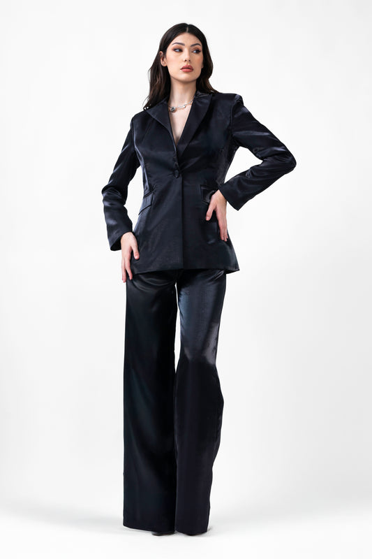 Costume en taffetas noir avec blazer et pantalon droit