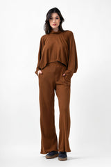 Ensemble tricoté marron avec chemisier et pantalon large