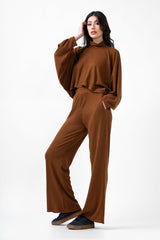 Ensemble tricoté marron avec chemisier et pantalon large