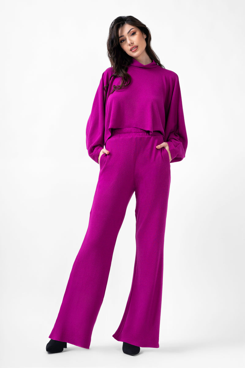 Ensemble tricoté fuchsia avec chemisier et pantalon large