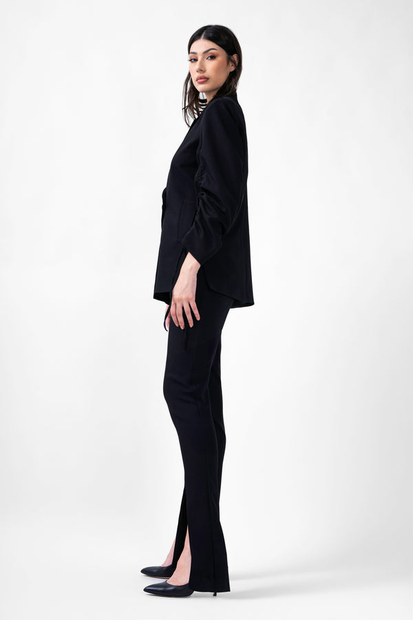 Costume noir avec lacets et pantalon slim