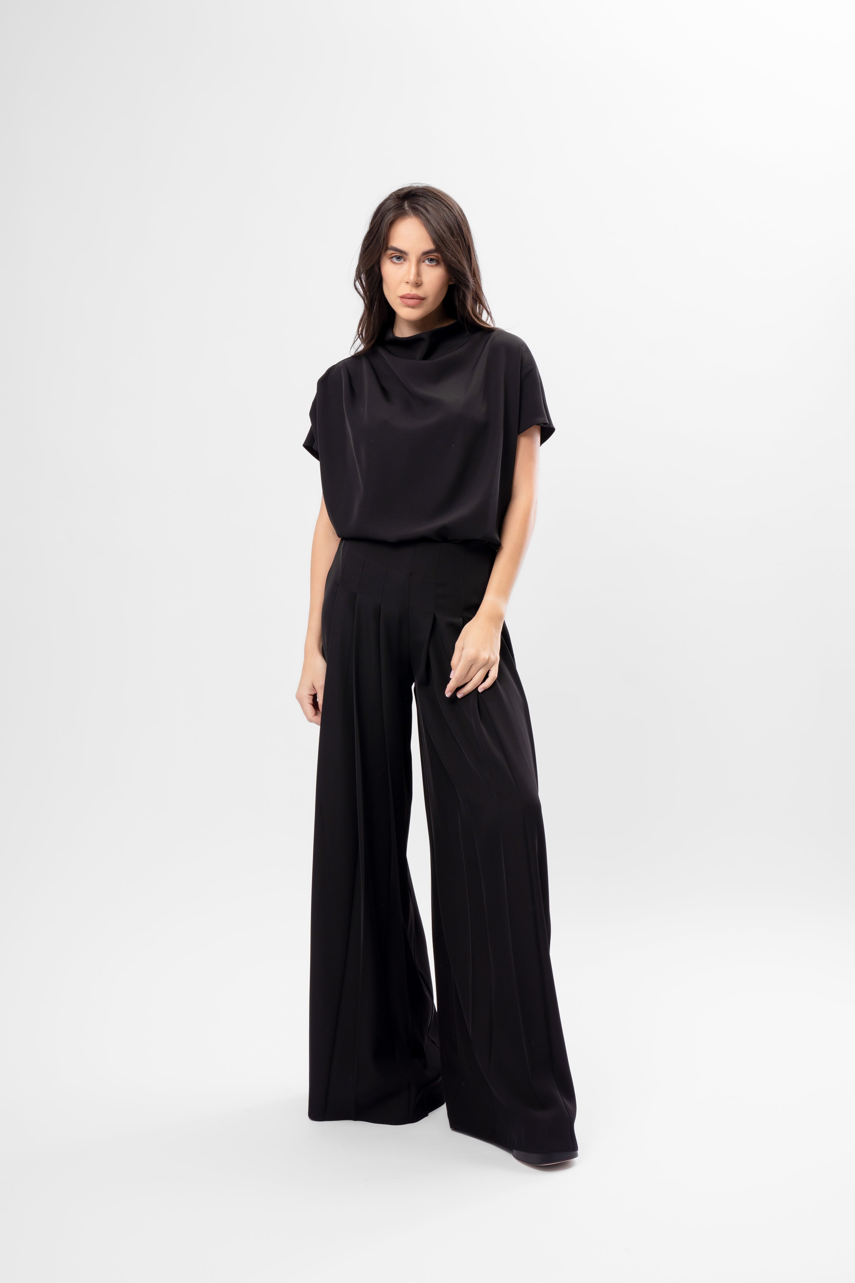 Set negru cu Drapaje și Pantaloni cu Pliuri