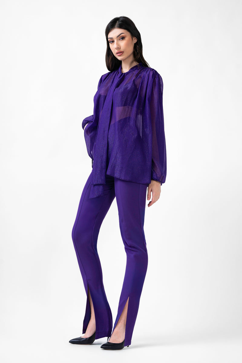 Blouse violette avec inserts et écharpes