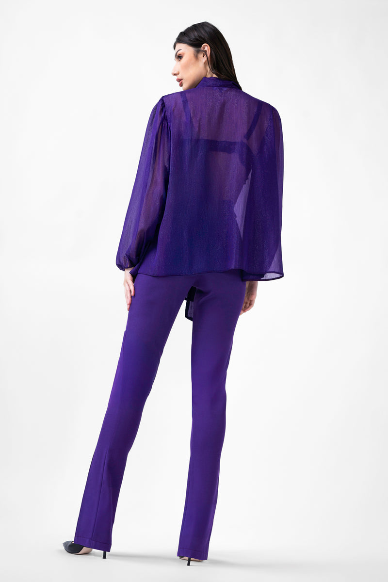 Blouse violette avec inserts et écharpes